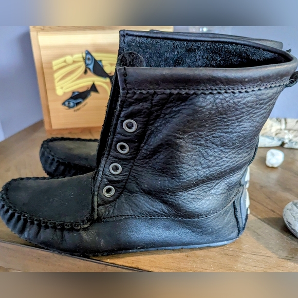 Manitoba mukluks - Picture 2 of 5